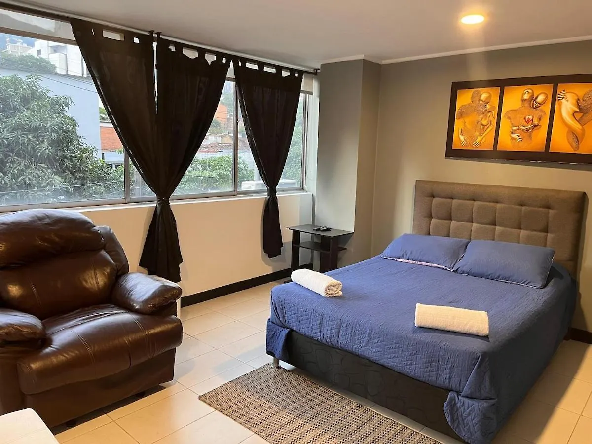 El Poblado Gem -Steps From Lleras Park Apartment Medellin